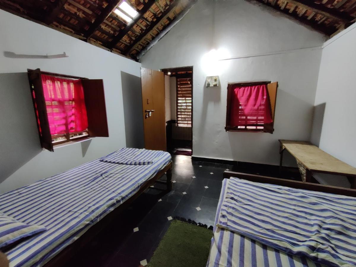 Surya Beach Cafe And Stay Gokarna  Quarto foto